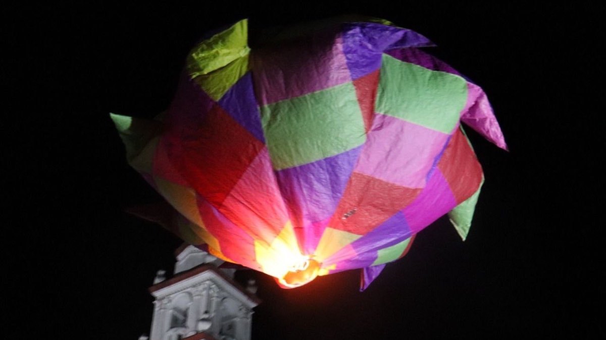 En Zautla se elevó el Globo Monumental de Cantoya para recibir el año