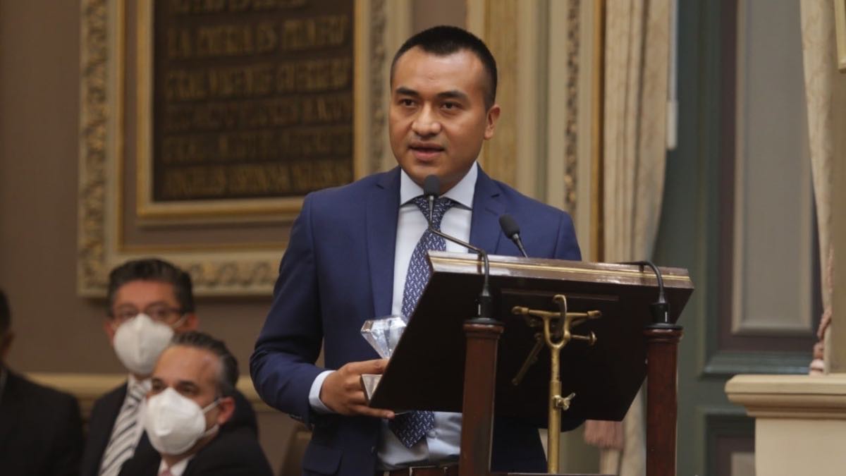 Roberto Solís iniciativa de educación