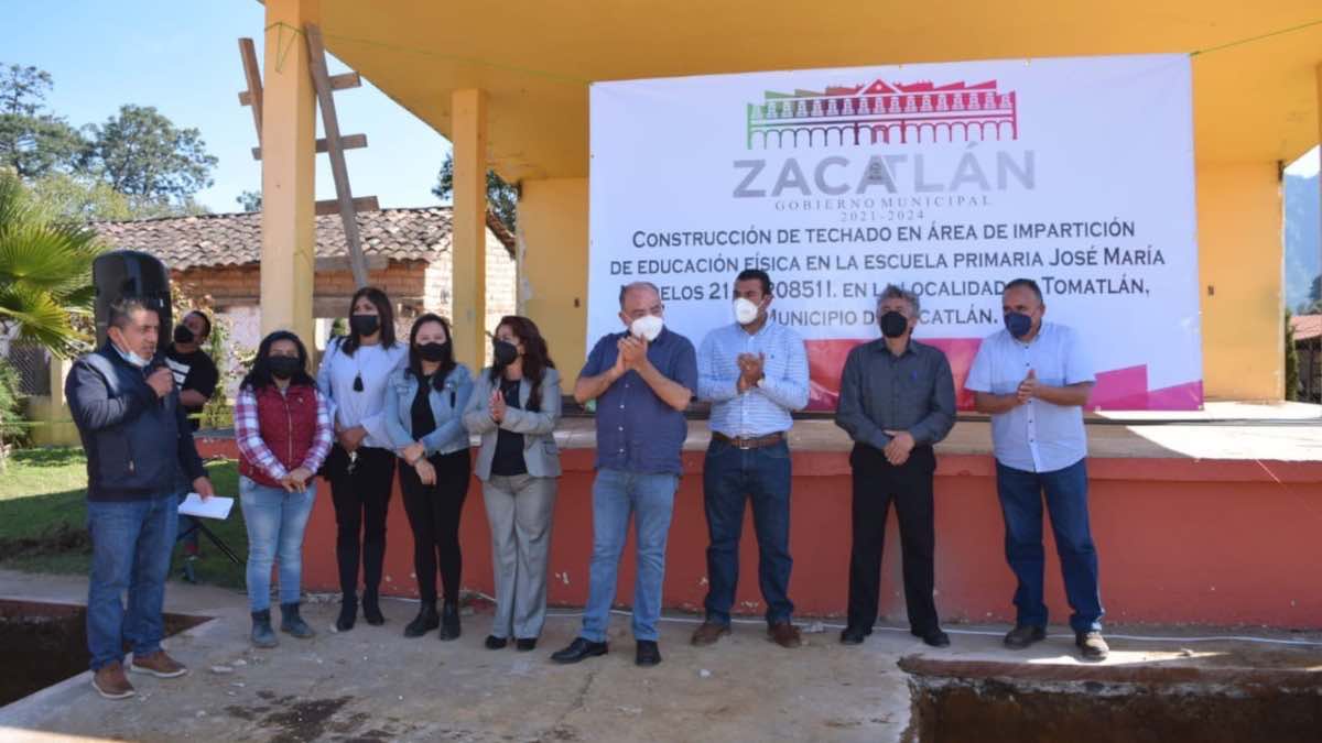 Techado en escuela de Tomatlán