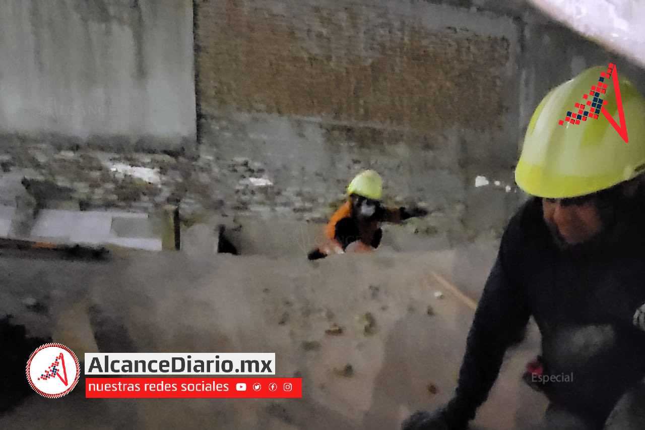 Esta noche en coordinación entre Bomberos del Estado y Protección Civil llevaron a cabo el rescate sin vida de Roberto O., de 28 años de edad, una de las dos personas que aún permanecen atrapadas bajo los escombros