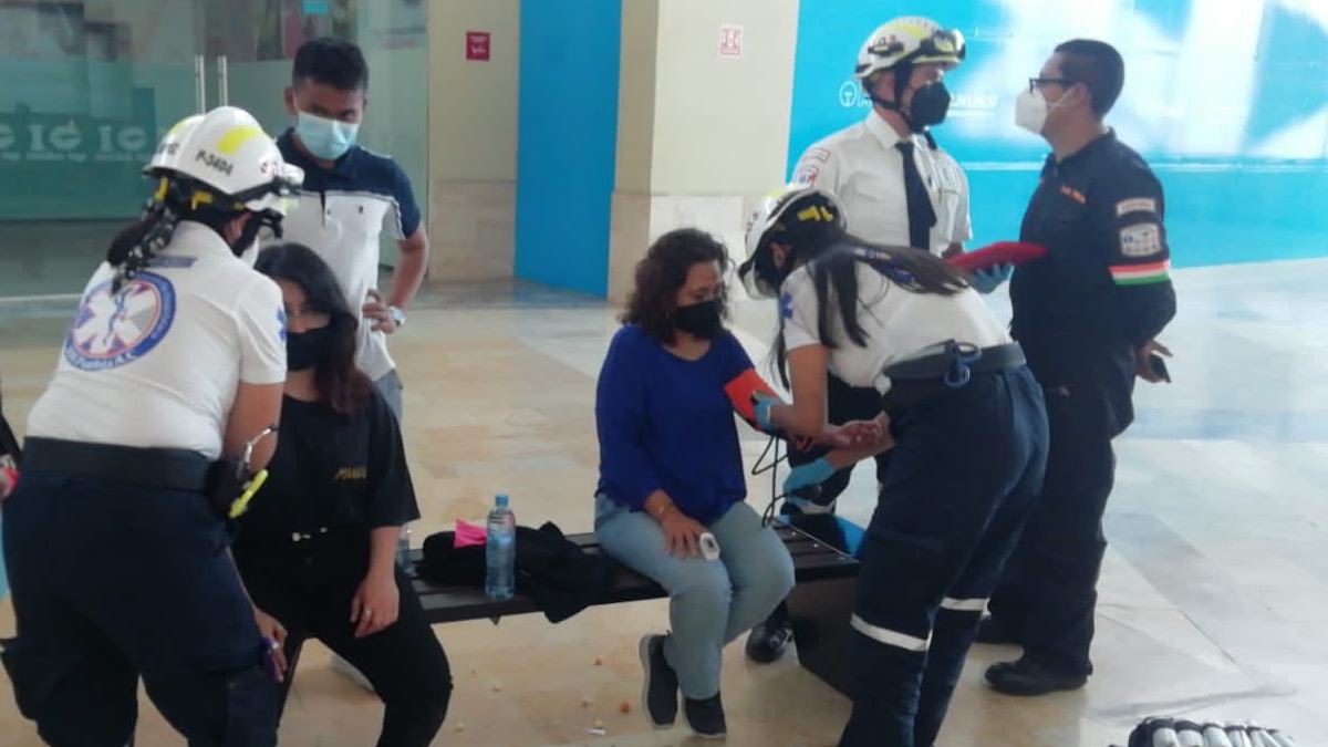 se desploma techo de cinemex las torres