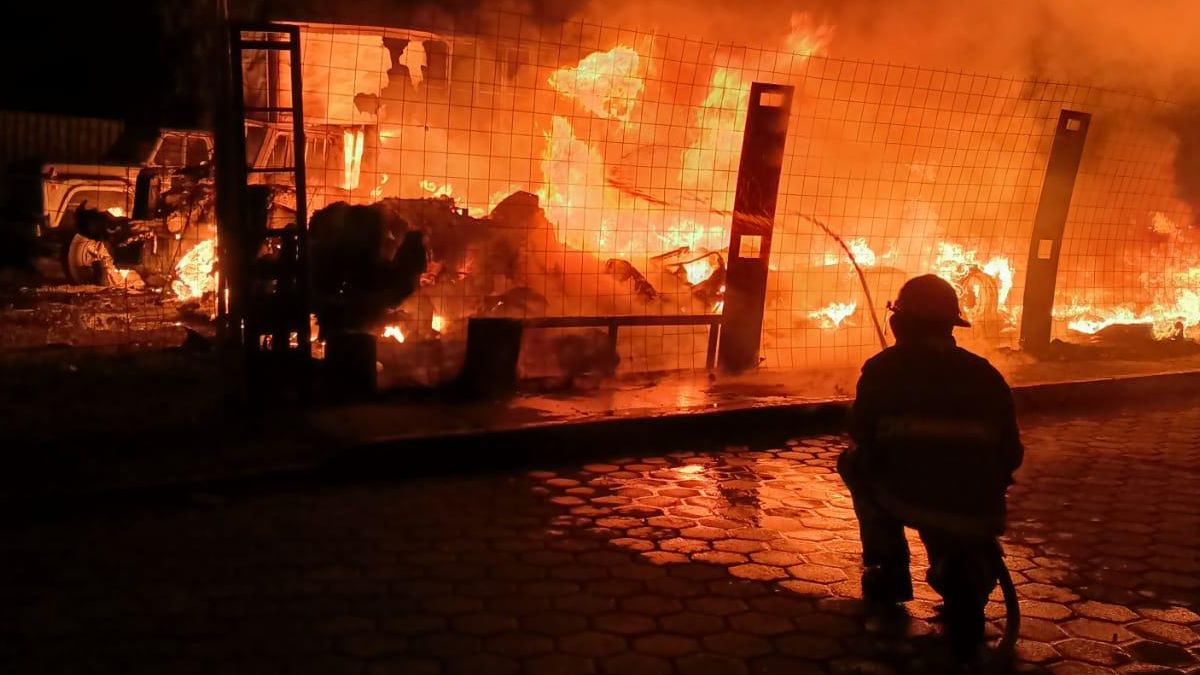 incendio de dos tractocamiones Cholula