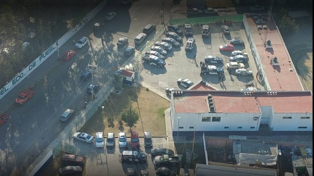 Les jalan las orejas a policías por borrachos en Puebla