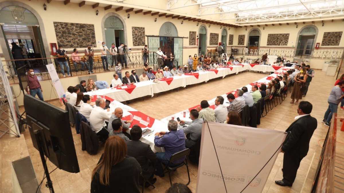 Edil de Chignahuapan con empresarios