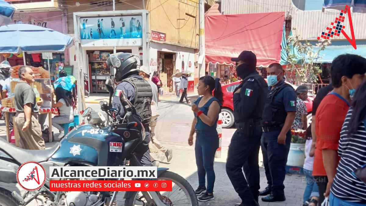 Le roban ganancias y mercancía a niña que vende dulces en Tehuacán