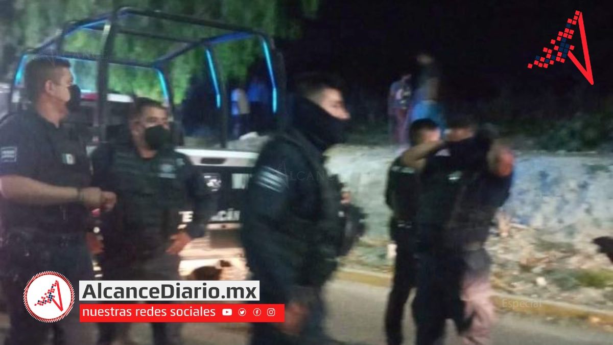 Policías retenidos en Tehuacán