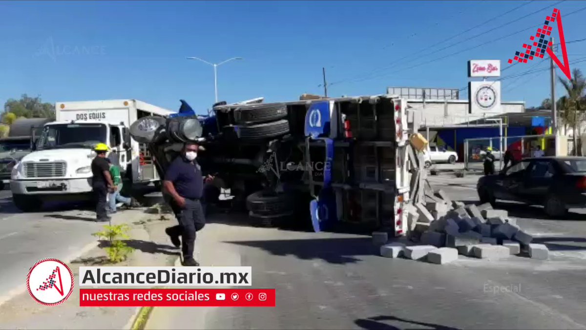 trailero se queda sin frenos en Tehuacán
