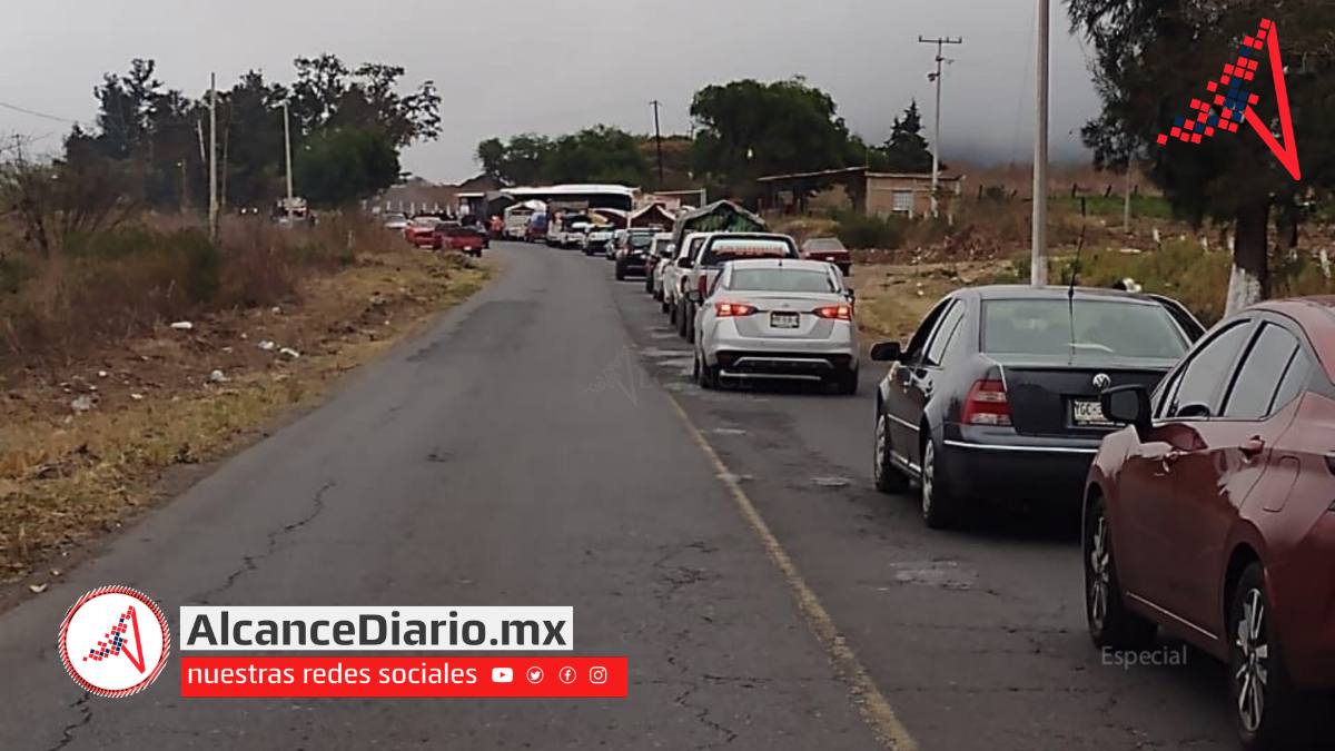 Bloquean federal Tehuacán-Orizaba