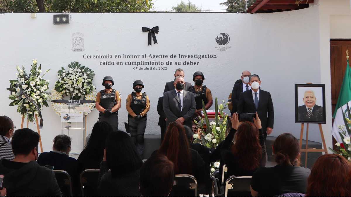 Homenaje a agente