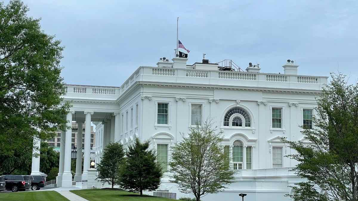 Bandera de Estados Unidos a media asta