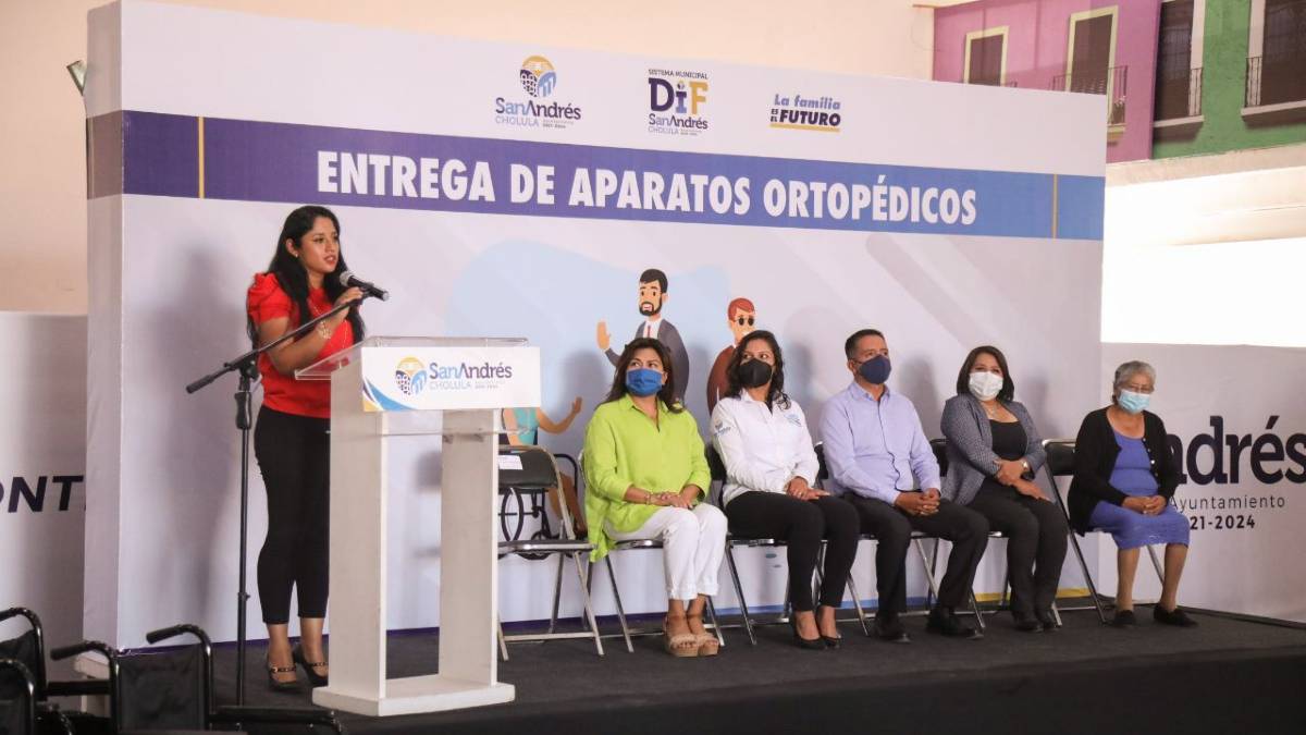 En San Andrés Cholula entregan aparatos ortopédicos