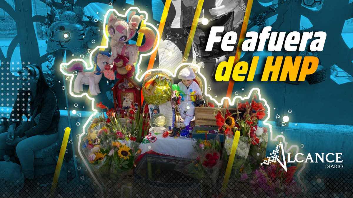 Fe afuera del HNP con altar del niño doctor