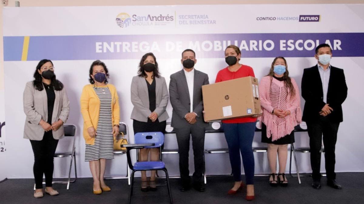 Mobiliario escolar en San Andrés Cholula