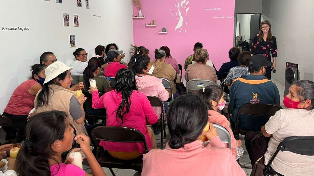 Mujeres Unidas, Generando Lazos brinda charla en el marco del Día Naranja