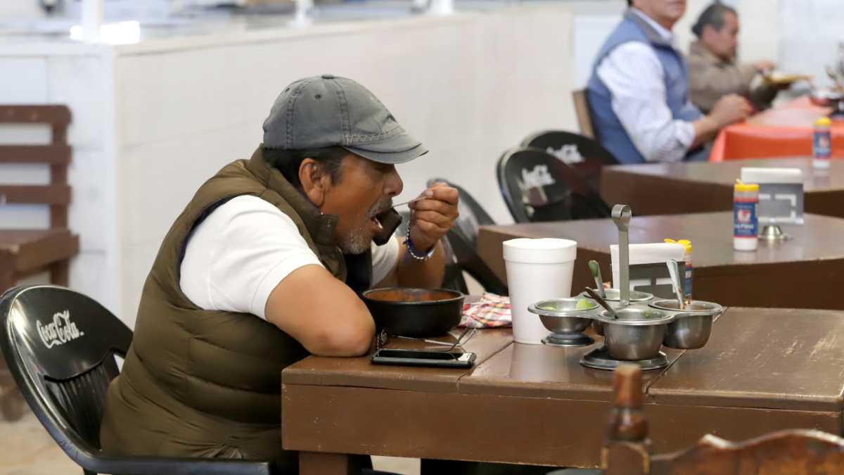 Persona comiendo