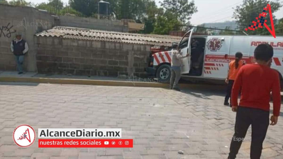 choca ambulancia en tecamachalco