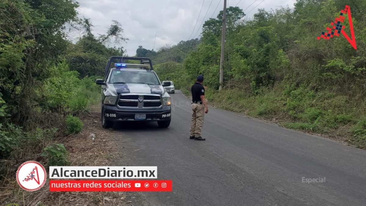 Camioneta en barranca