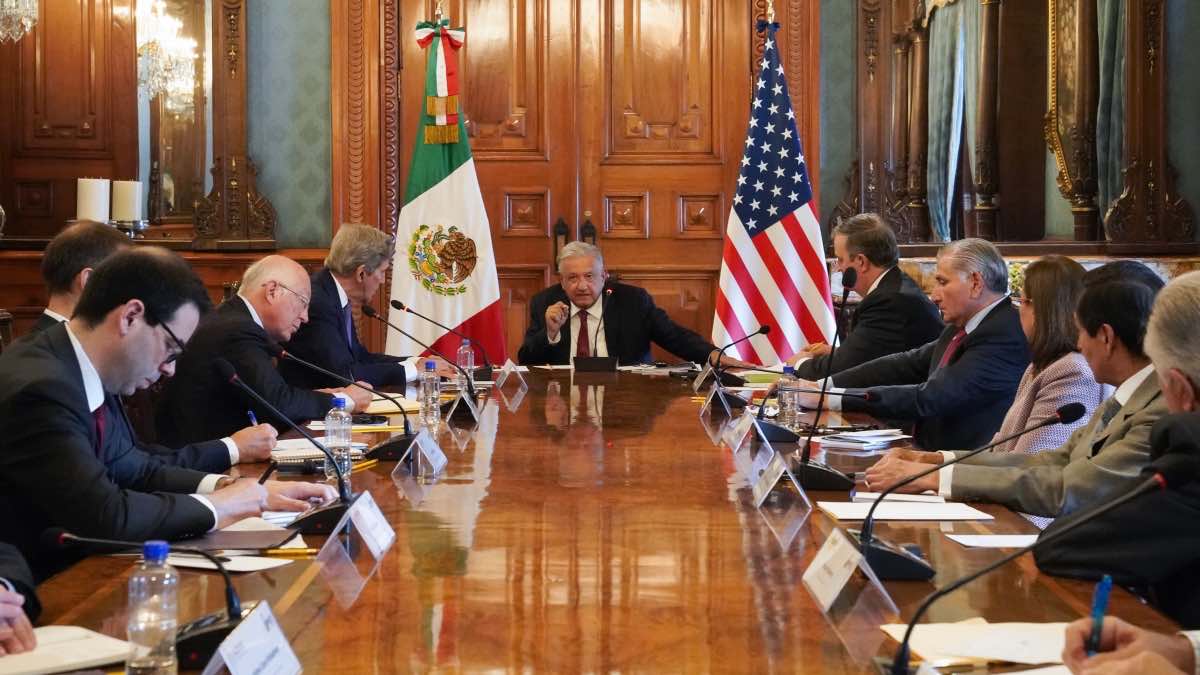 Jonh Kerry con AMLO en Palacio Nacional