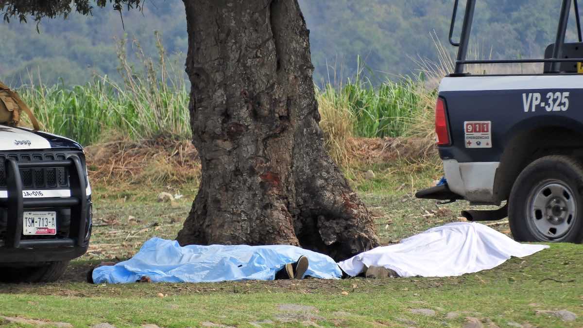 Pareja muerta en San Miguel Espejo