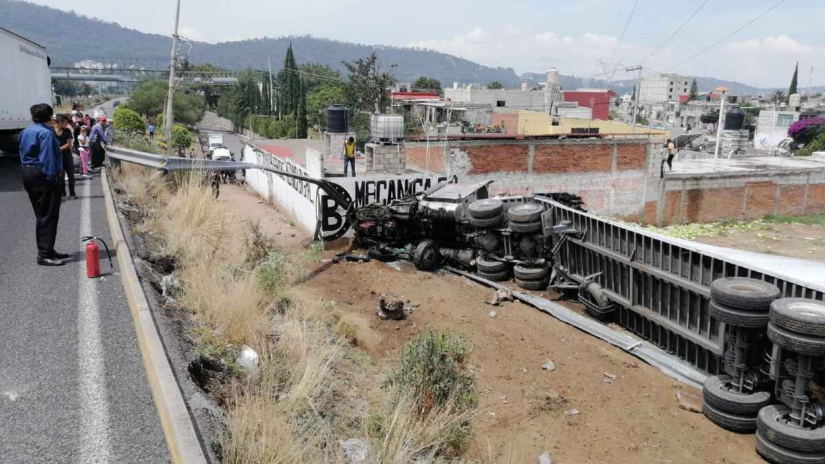 Vuelca tráiler en Periférico