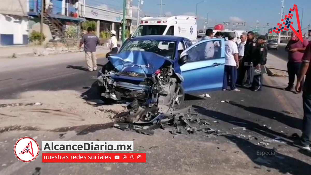 grua choca con coche