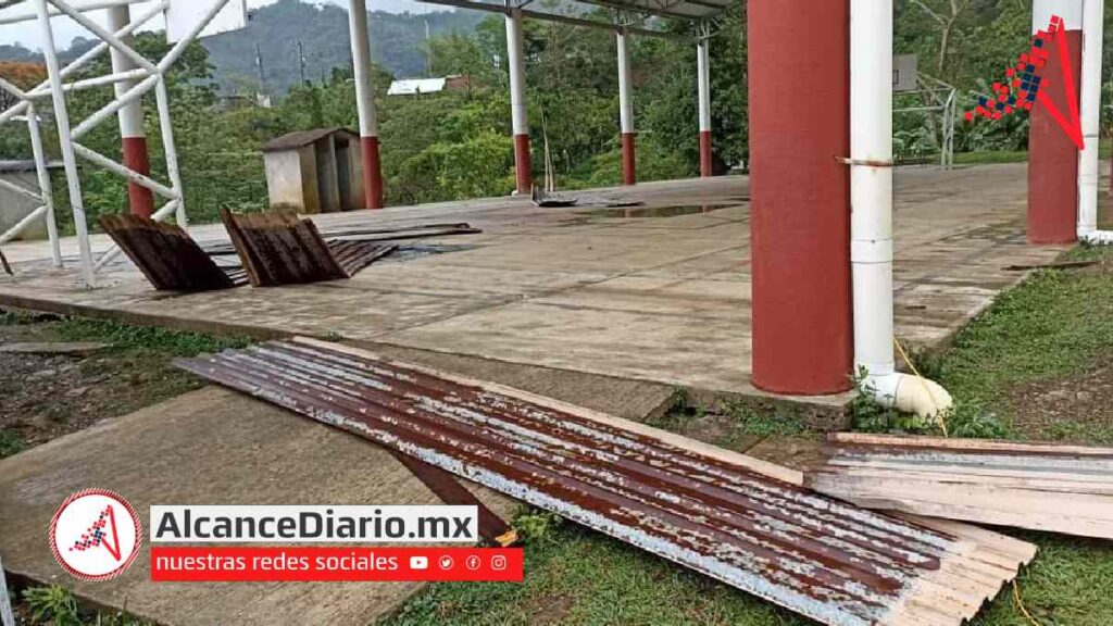 lluvias afectan escuela