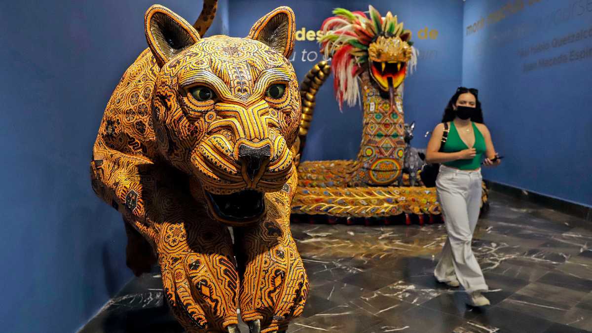 Exposición Pasiones por México de César Menchaca