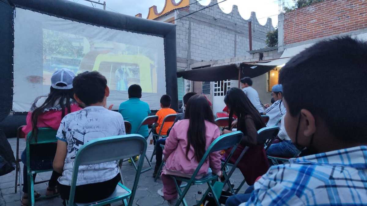 Llevan cine a colonias poblanas