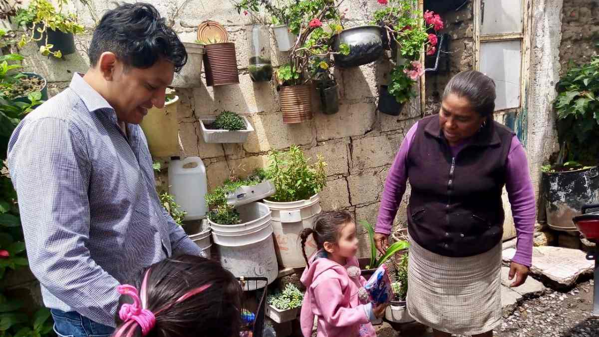 entregan útiles en san salvador el verde