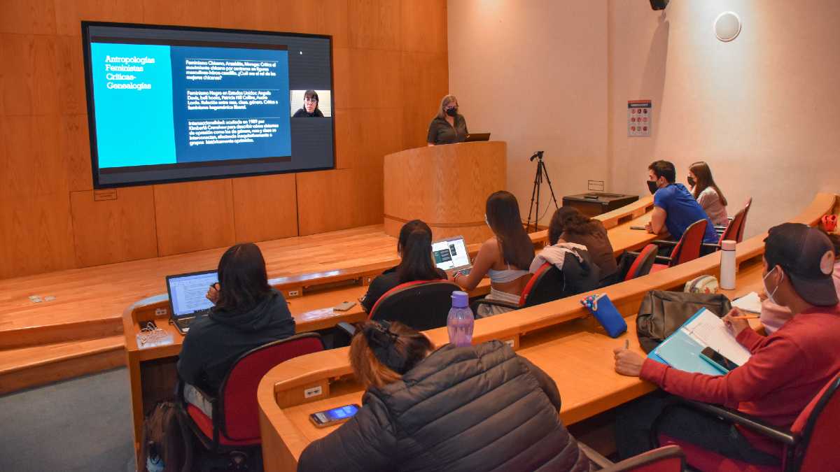 Conferencia de egresada UDLAP