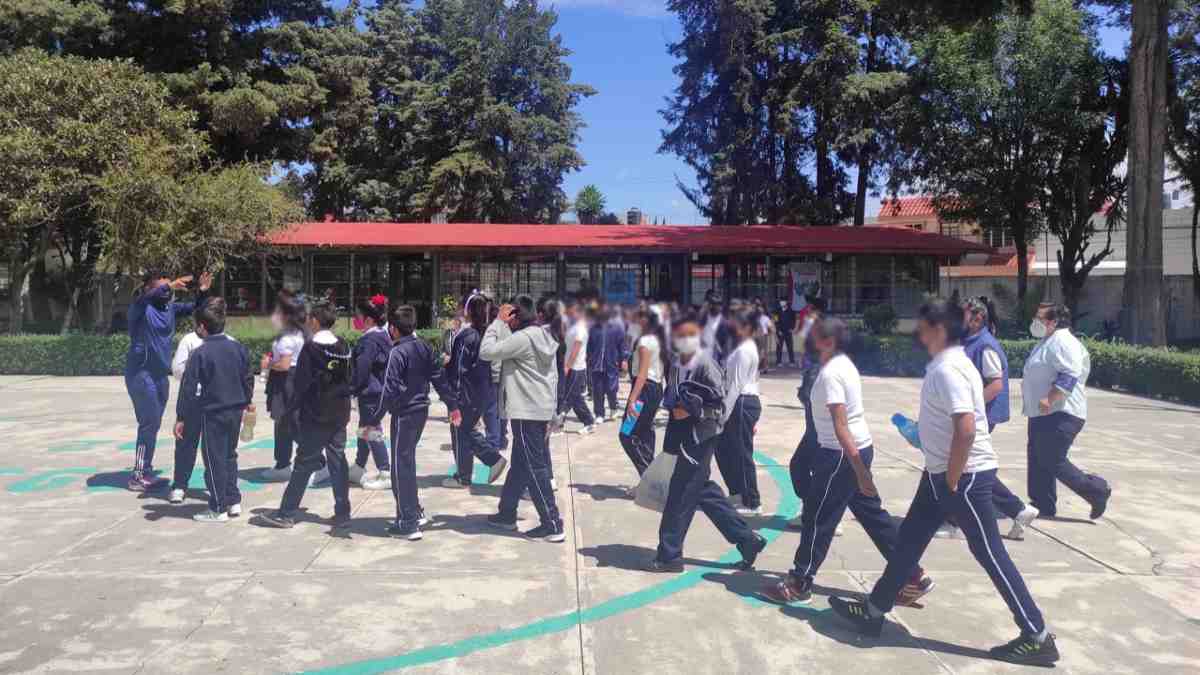 Desalojo de escuelas por sismo