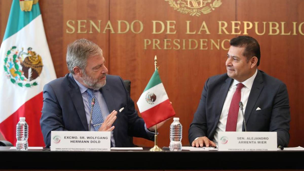 Hermann Dold, embajador de Alemania con Alejandro Armenta Mier, senador de México