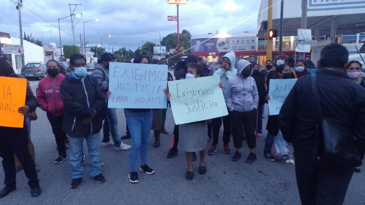 Protesta en la Clinica 15 del IMSS en Tehuacán