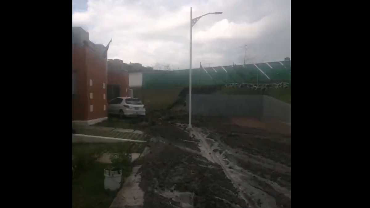 Reporte de deslave en la colonia Santa Catarina