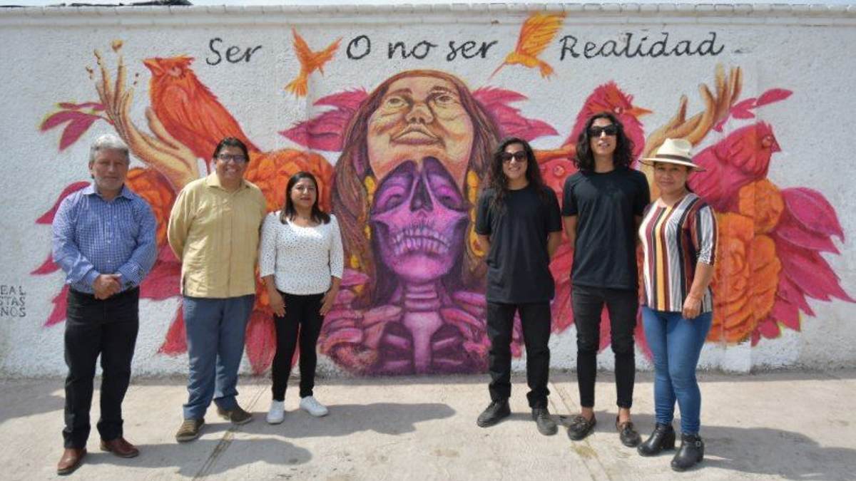 Adornan panteones de juntas auxiliares con murales
