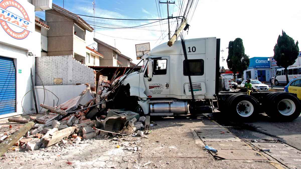 Tractocamión en Xonacatepec