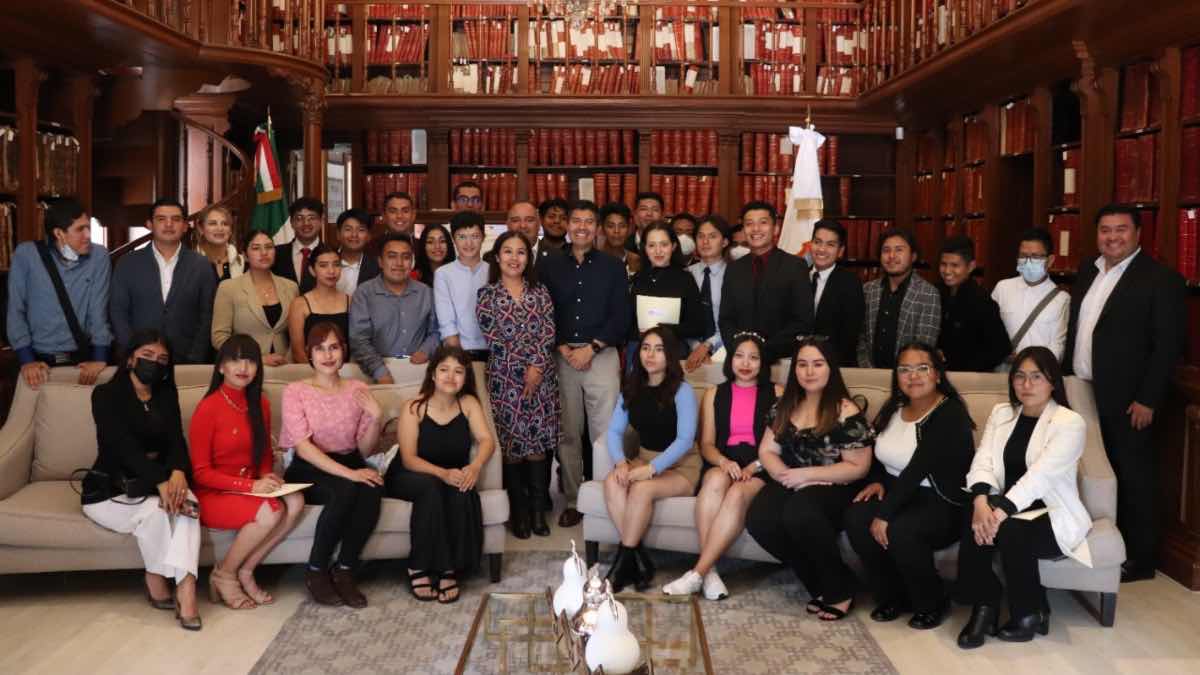 Estudiantes de la BUAP en el CABILDO UNIVERSITARIO