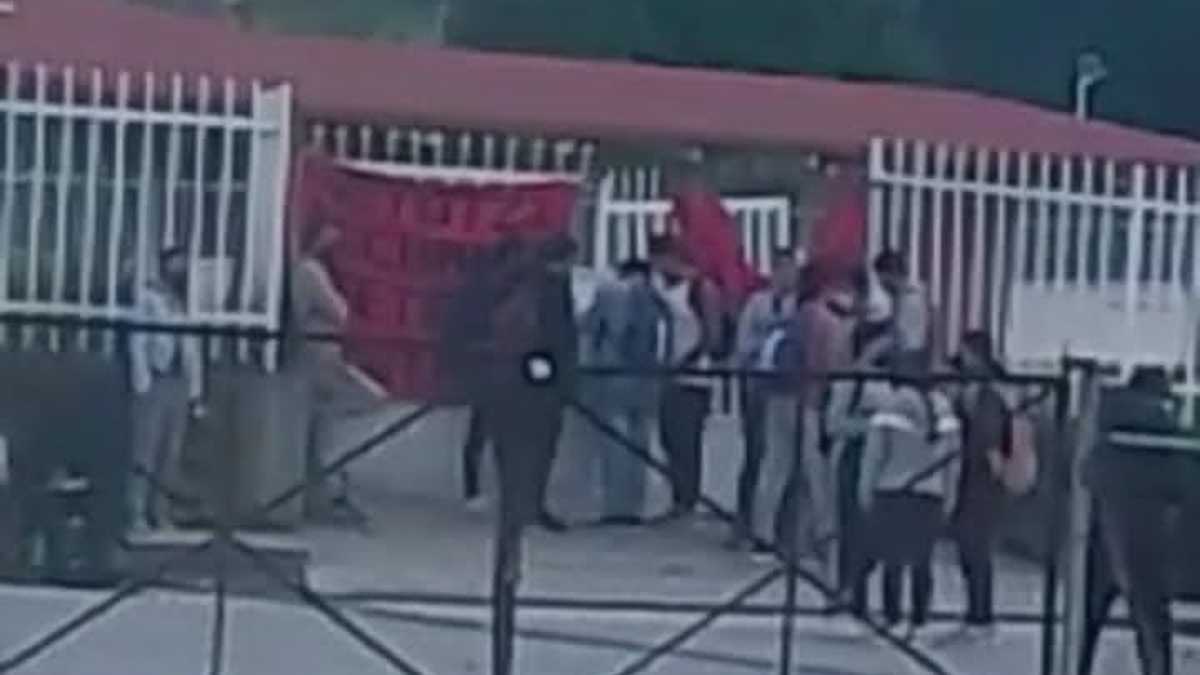 Toma de la Normal de Teteles