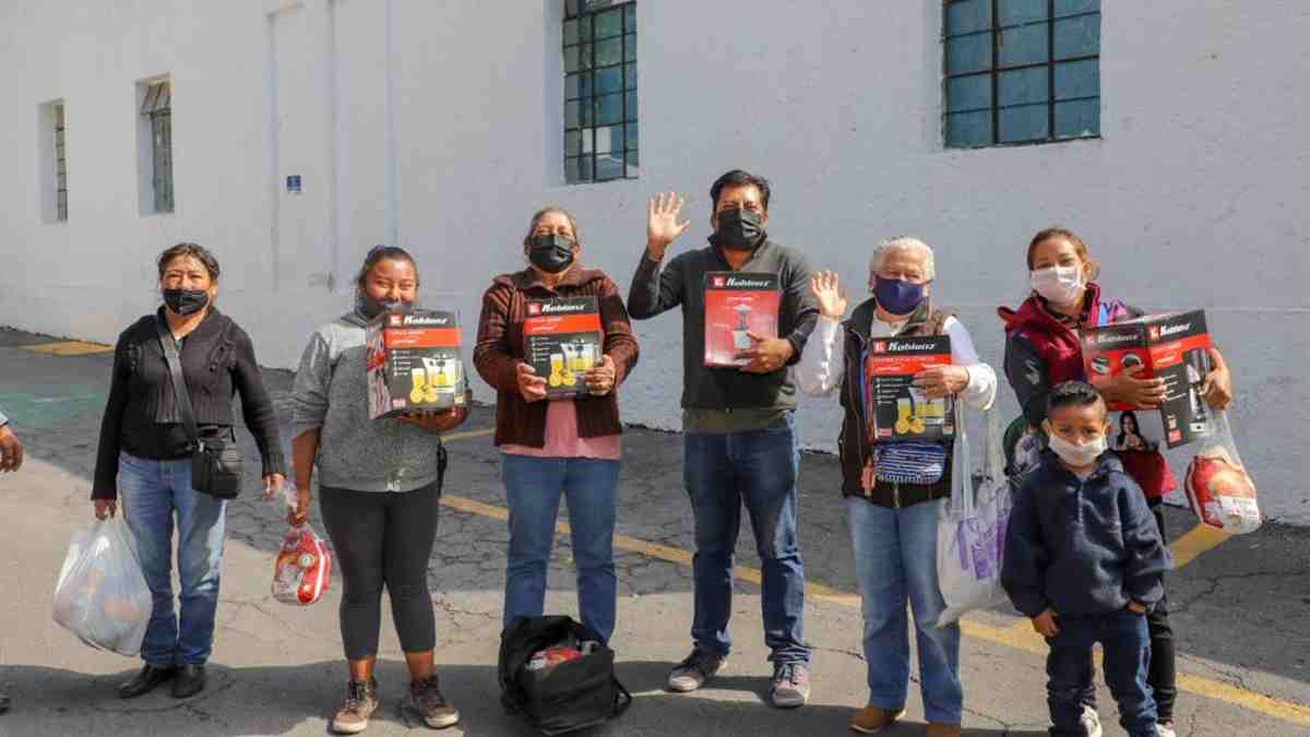Entrega de apoyos DIF