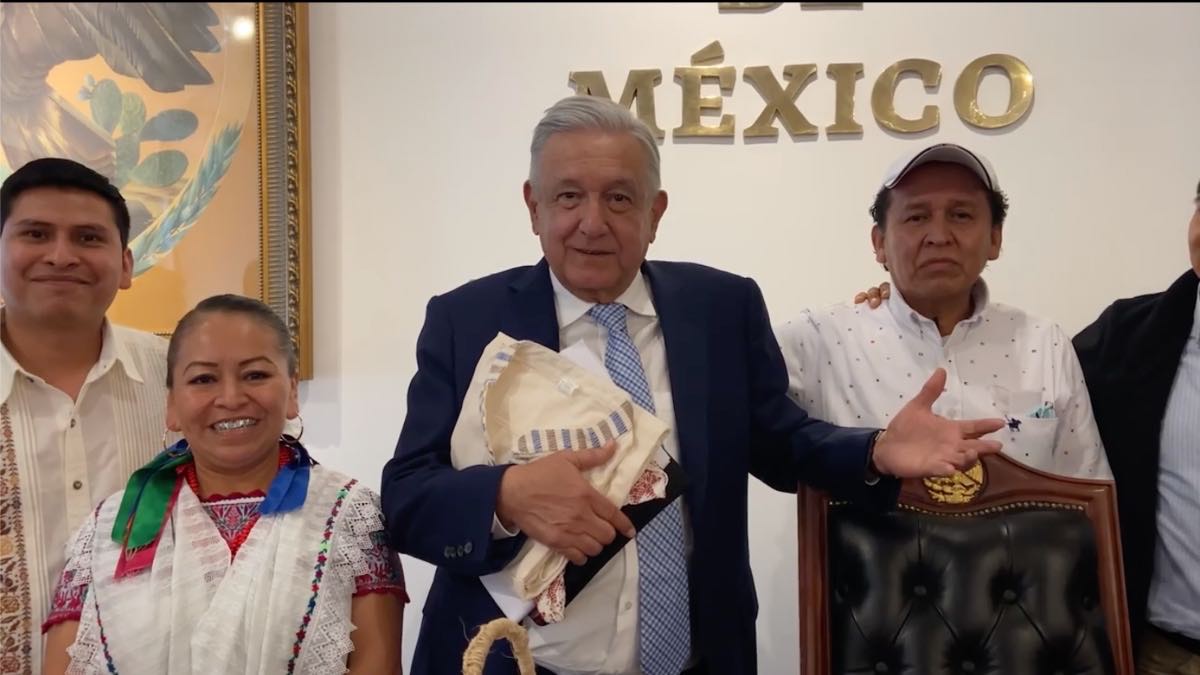 Cooperatistas de Cuetzalan con AMLO