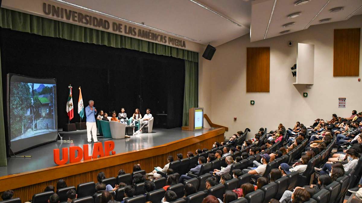 Plática a estudiantes UDLAP
