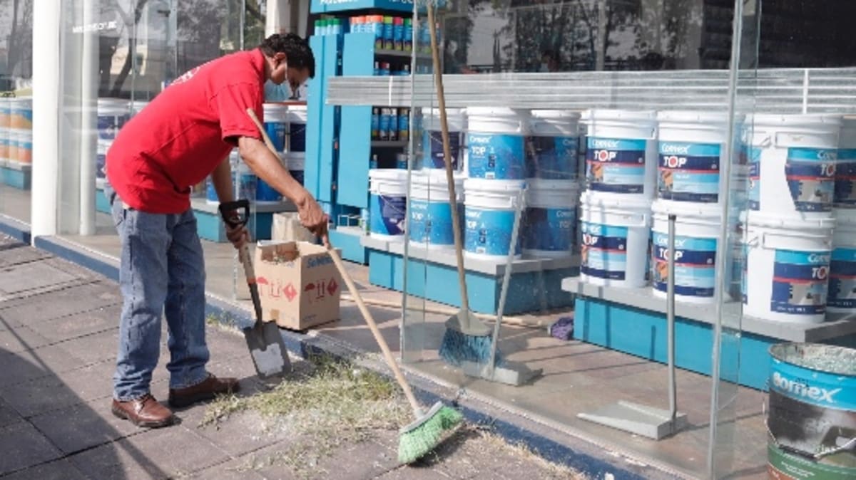 Dan cristalazo a la sucursal de Comex del Circuito Juan Pablo II