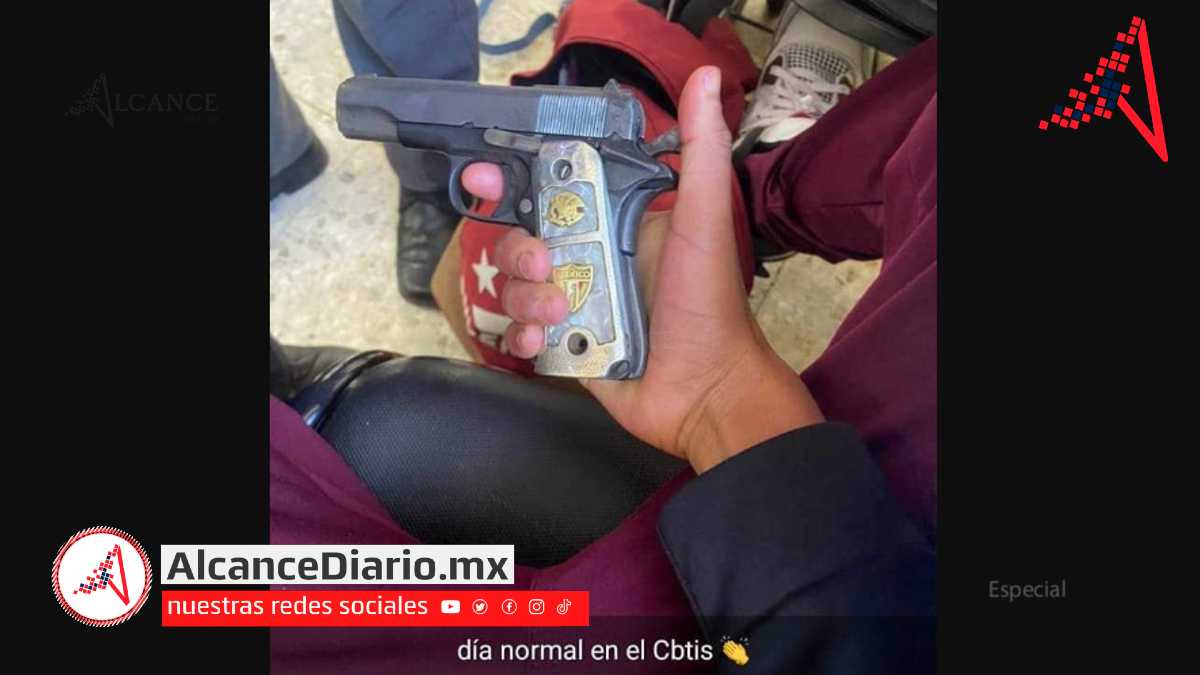 Joven armado en el CBTIS Huauchinango