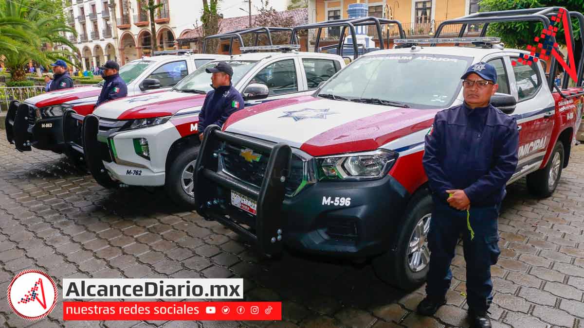 Sergio Salomón Céspedes entrega nuevas patrullas en Huauchinango; ya suman 34 unidades.