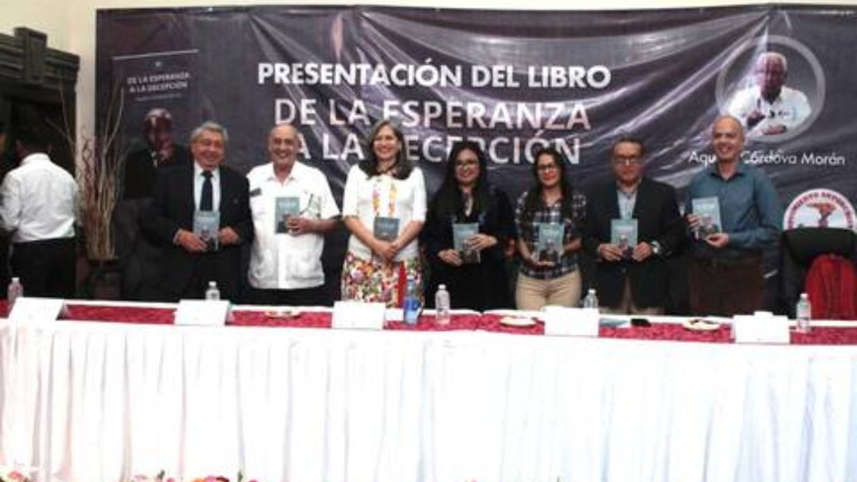 Líder antorchista presenta el libro 'De la esperanza a la decepción', de Aquiles Córdova