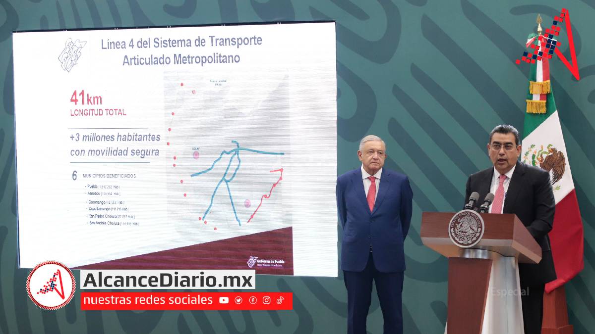 AMLO y el gobernador de Puebla Sergio Salomón Céspedes Peregrina