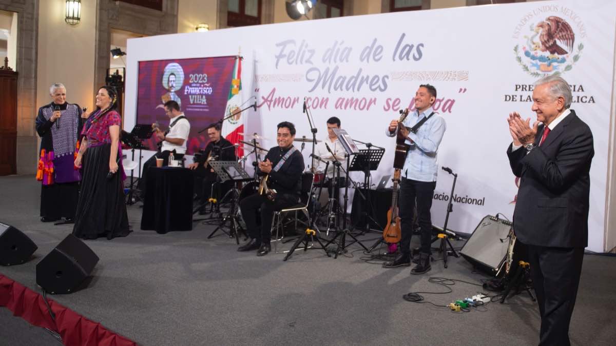 Día de las Madres-Palacio Nacional