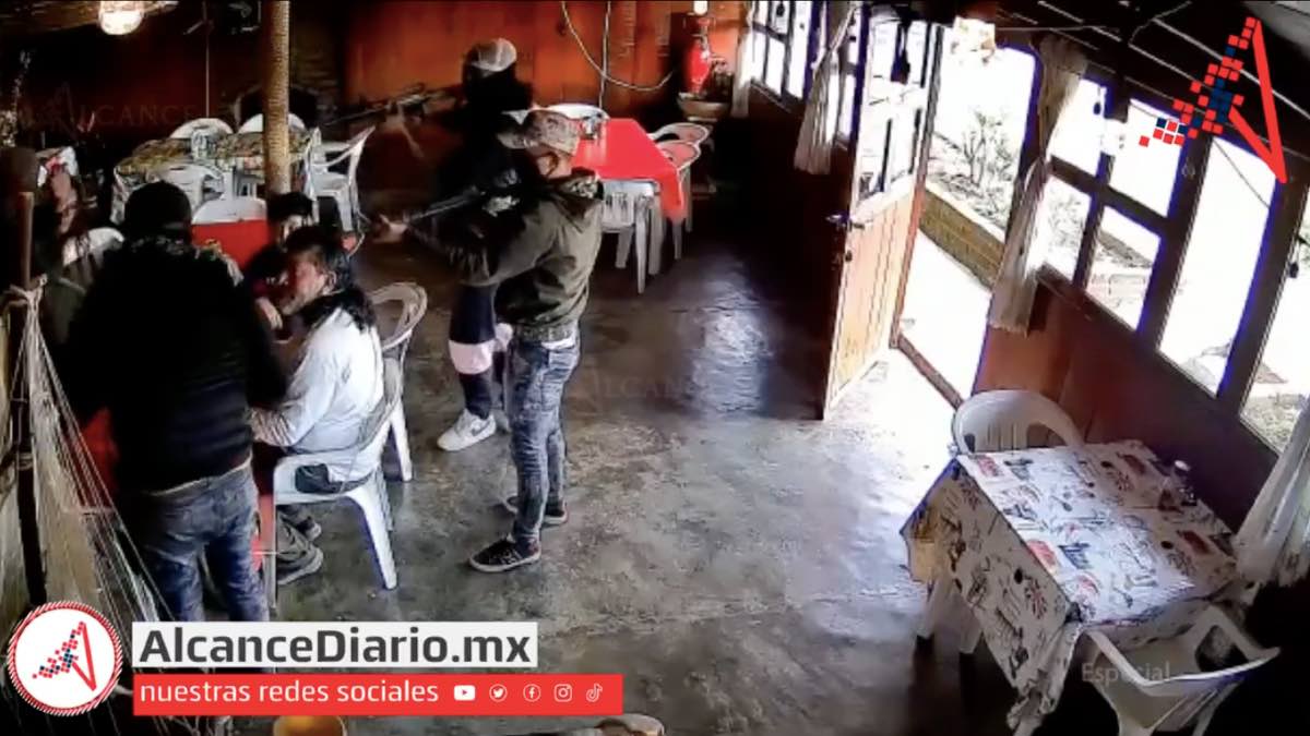 Asaltan a comensal en Cañada Morelos; le roban pertenencias y camioneta