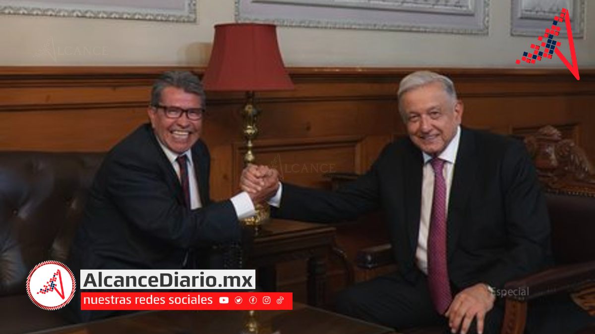 Monreal se mantiene en Morena tras reunión con AMLO