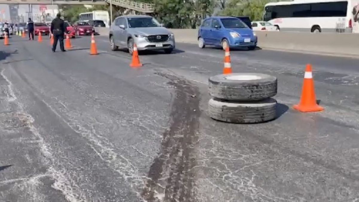 Se le sale llanta a tráiler y mata a un hombre que esperaba el camión en NL